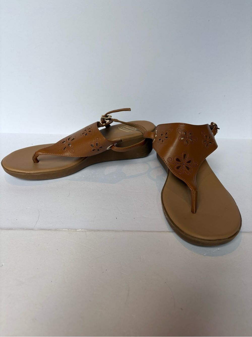 Aerosoles Women’s Brown Floral Cutout Thong Sandals Size 10